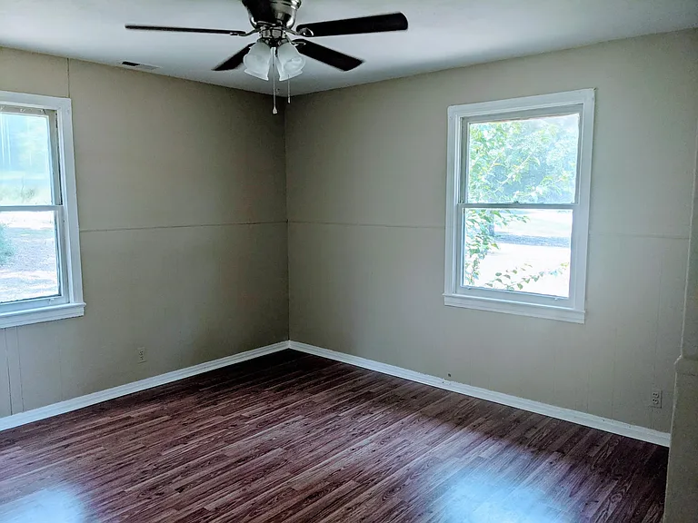 2435 Ridge Rd — Photo 8