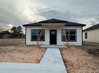 612 S 3rd St, Morris, OK 74445
