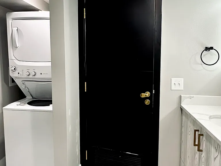 221 S Ludlow St #402 — Photo 4