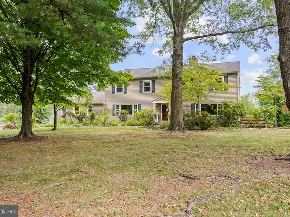 3534 N Sugan Rd, New Hope, PA 18938