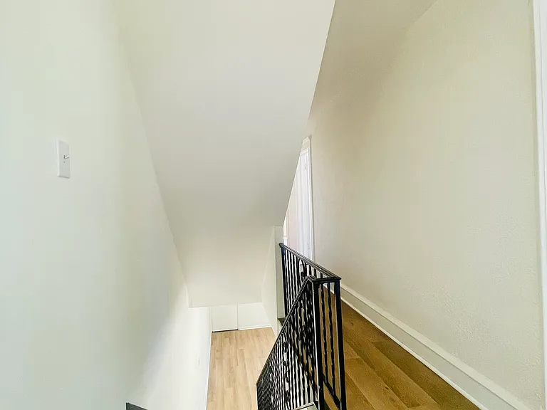 65 S Gates Ave — Photo 8