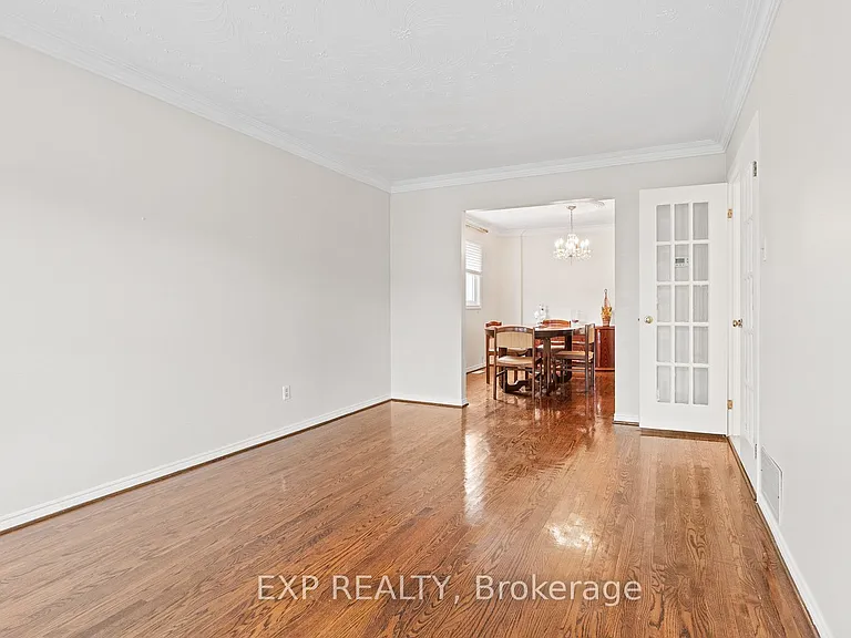 61 Dundee Cres #MAIN — Photo 3