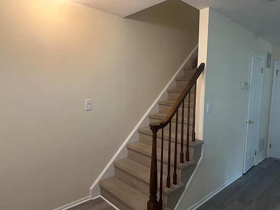 4th image of 4 Eastwick Ct Unit 8
