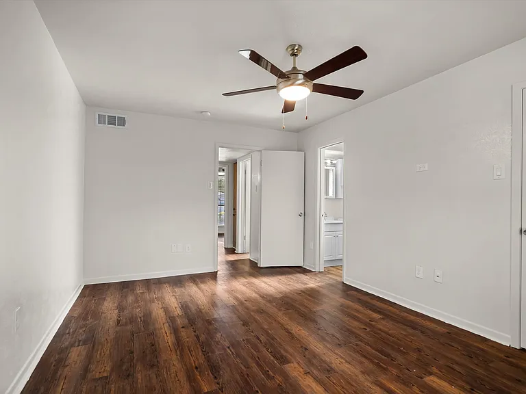 2717 Oakdale Rd — Photo 17