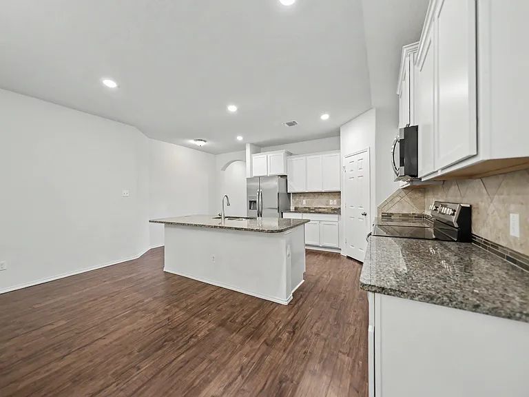 6305 Tess Rd — Photo 4