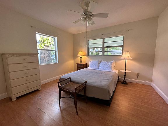 4th image of 2733 Woodside Ave