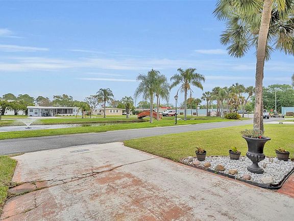 2nd image of 104 DIAMOND HEAD DRIVE