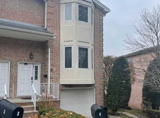 6 Kathleen Ct, Ridgefield, NJ 07657