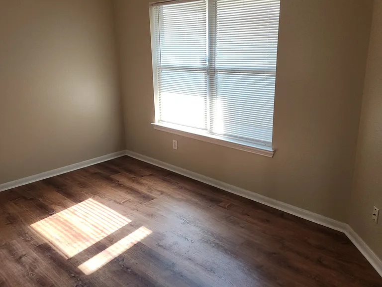 830 Forest Hillside Ln — Photo 5