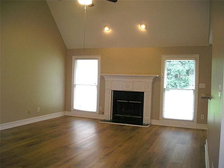 2830 The Terraces Way — Photo 4