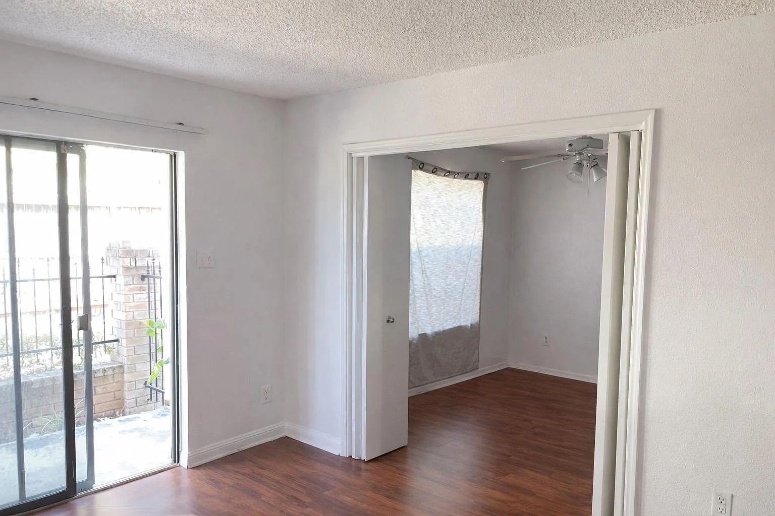 2 bed, 1.0 bath, 796 sqft, $1,100 — Photo 2