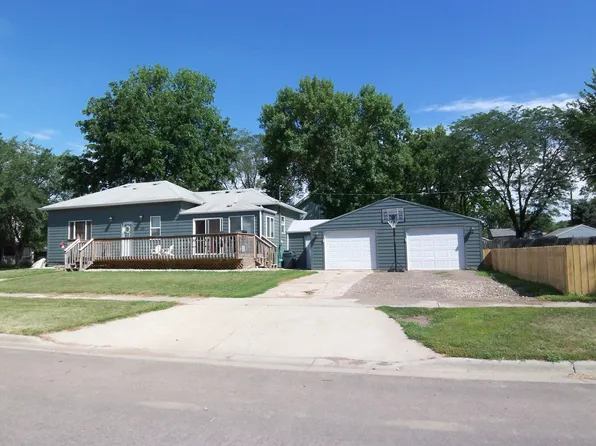 100 E 3rd St, Hartford, SD 57033