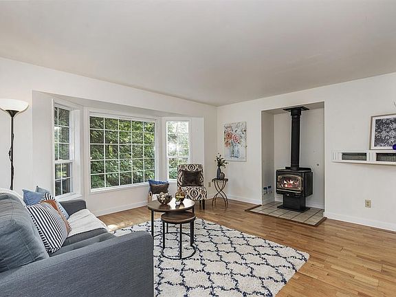 3rd image of 12392 NE Philip Dr