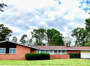 949 Westover Rd, Hillsville, VA 24343