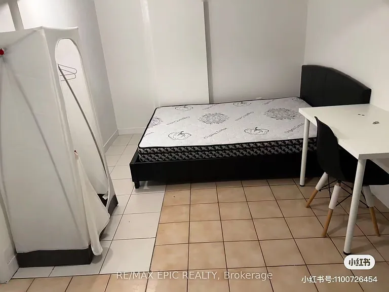 91 Markham St #BASEMENT — Photo 1