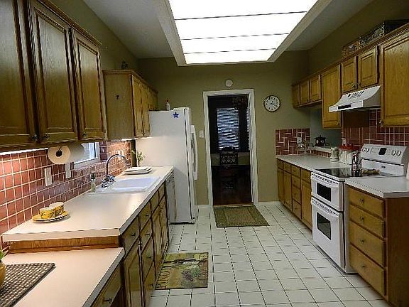 Cute country kitchen and an abundance of cabinets.