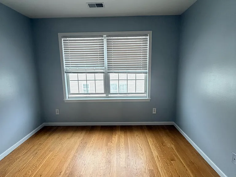 143 W 1st St #2 — Photo 11