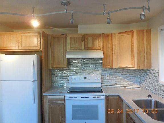 Newly updated kitchen with a nice, light back splash!