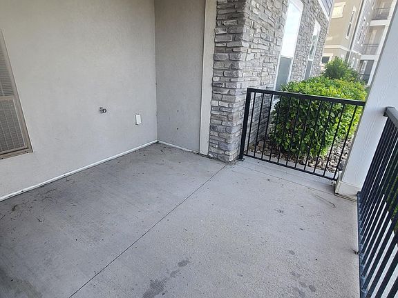 5th image of 74 W Silver Springs Dr