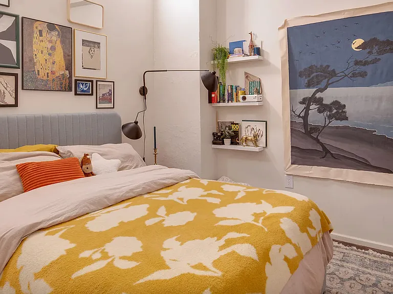 Furnished bedrooms _ beds, dressers, and storage included