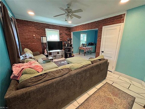 3rd image of 8 Clover St