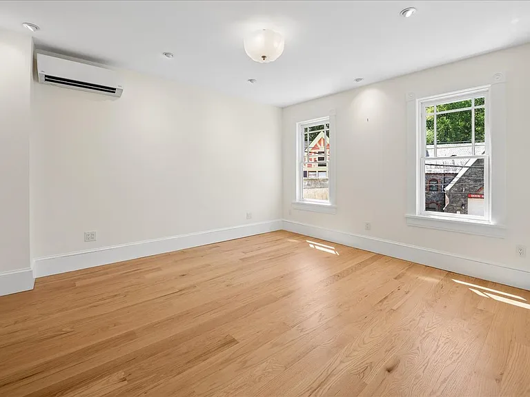 51 Main St #51 — Photo 23