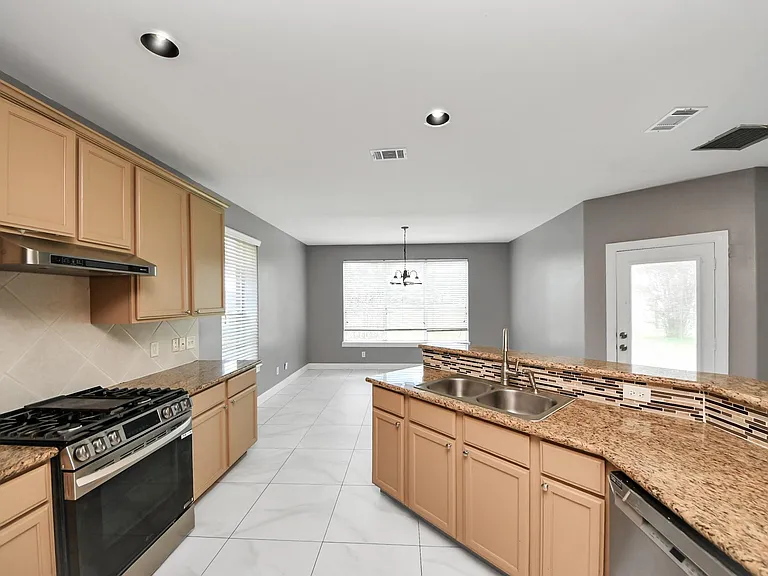 4610 Plum Forest Rd — Photo 10