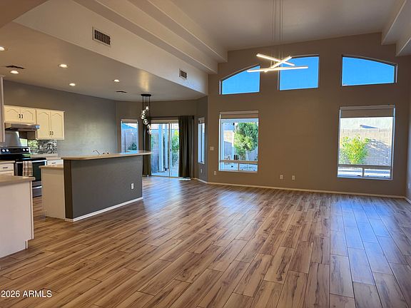 4th image of 722 W BETH Drive