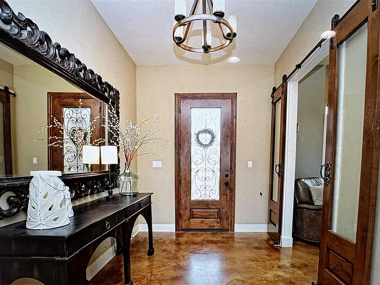 126 Packsaddle Dr — Photo 2