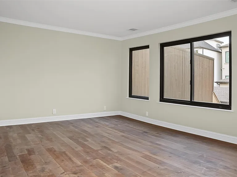102 Litchfield Ln — Photo 12