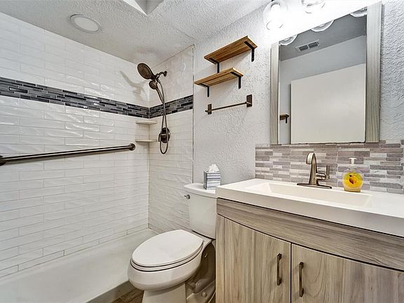 3rd image of 8330 High Point Cir APT 6