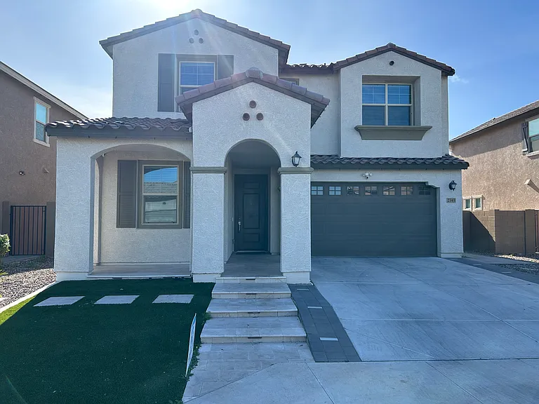 2345 E Castanets Dr — Photo 2