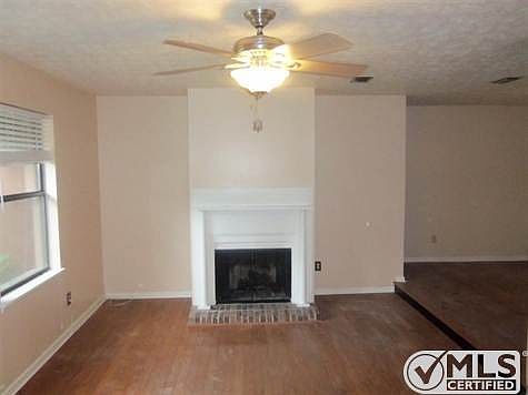 5th image of 3208 Langley Cir #3