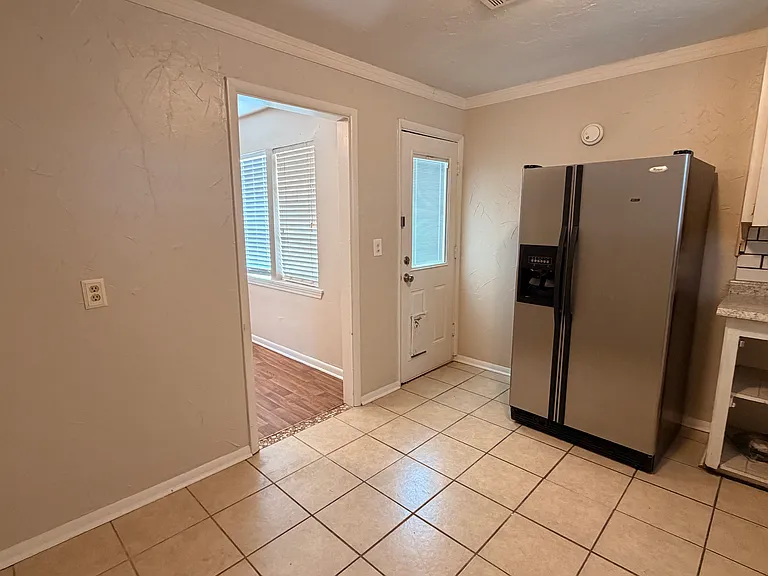 1313 E Edwards St — Photo 4