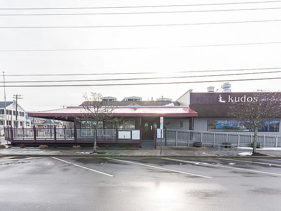 4th image of 2619 Dune Dr
