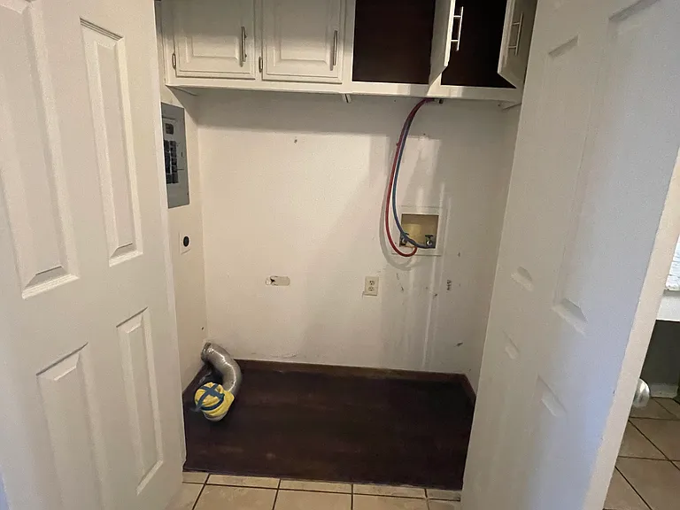 925 Millrun Ct — Photo 12