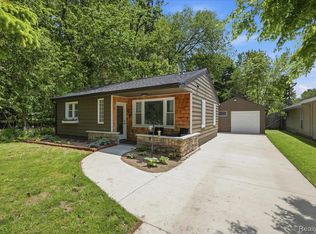 4805 Fenmore Ave, Waterford, MI 48328