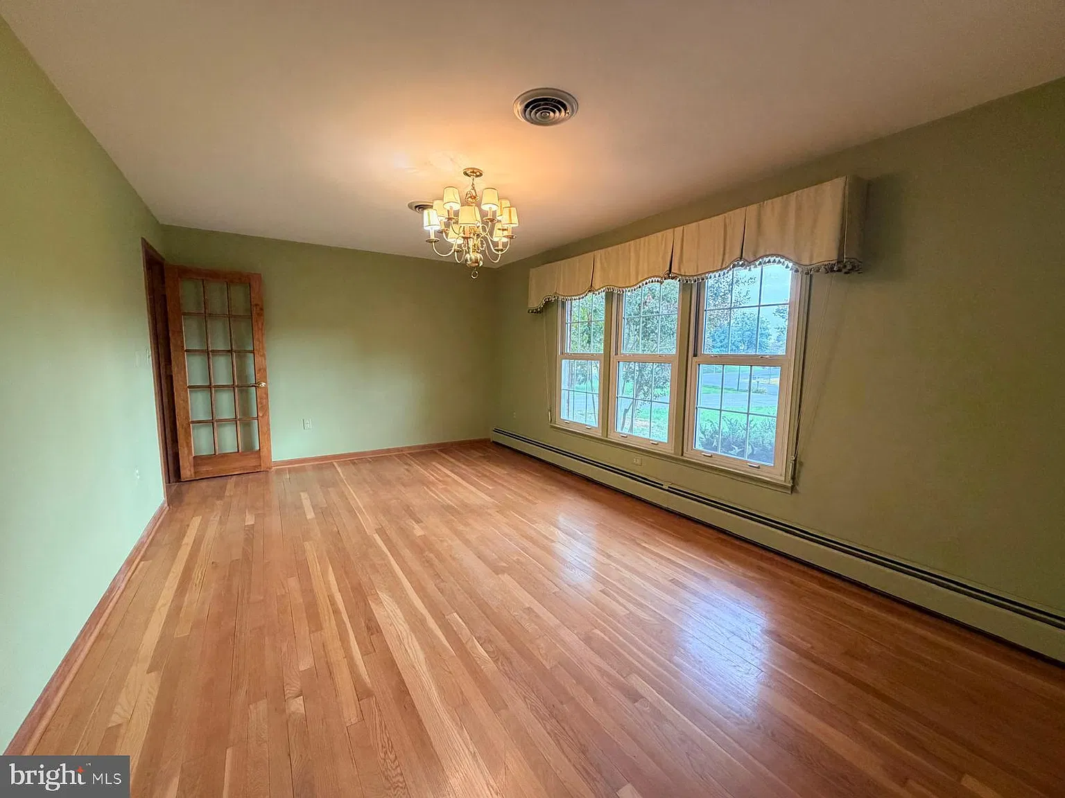 3 bed, 2.0 bath, 1825 sqft, $2,950 — Photo 4