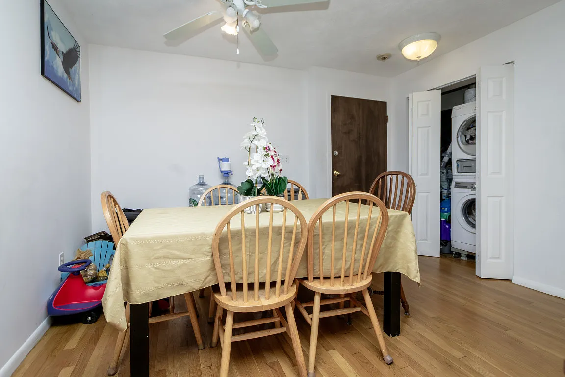 2 bed, 1.0 bath, 800 sqft, $2,500 — Photo 2