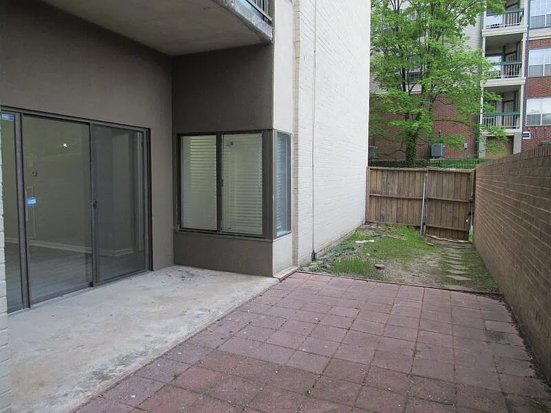 2 bed, 2.0 bath, 1073 sqft, $1,999 — Photo 4