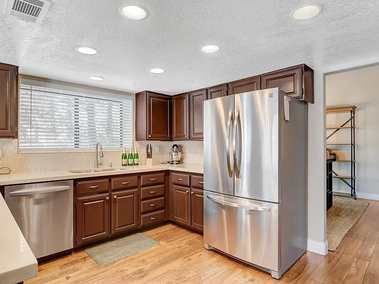 9205 Sandy Shores Dr — Photo 31