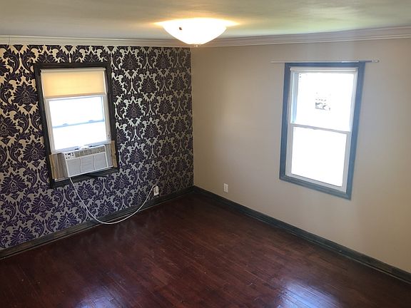3rd image of 236 Dogwood Ave