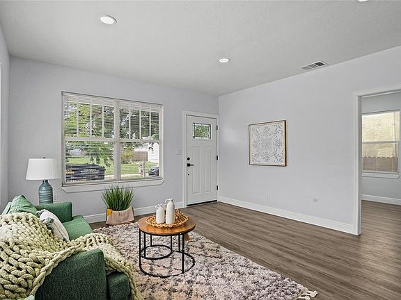 3rd image of 2517 W PALMETTO STREET