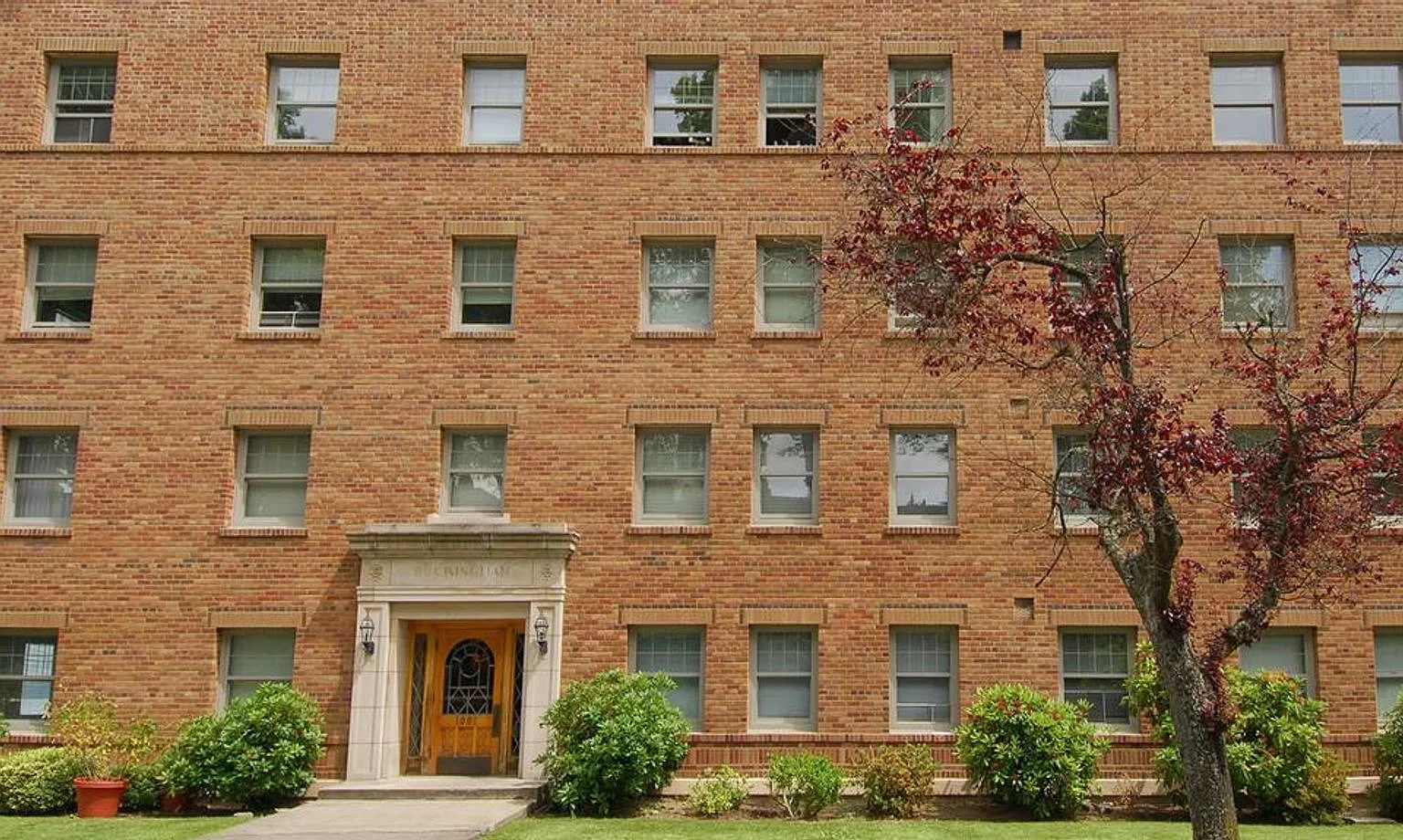 Buckingham Apartments — Photo 1