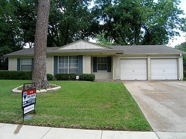 1st image of 916 Sherwood Dr