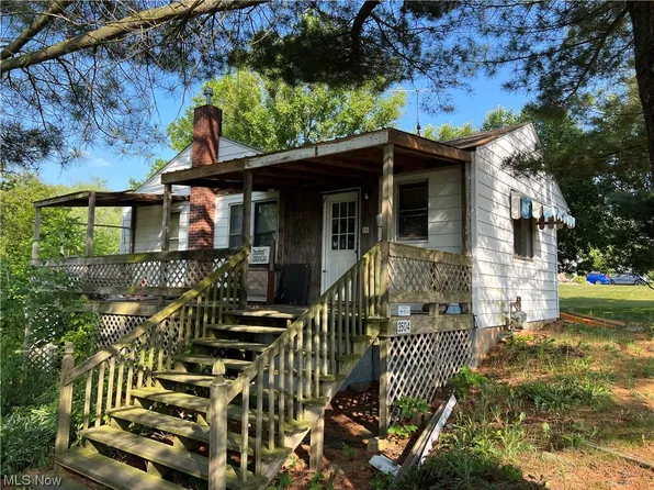 3504 Waynesburg Dr SE, Canton, OH 44707