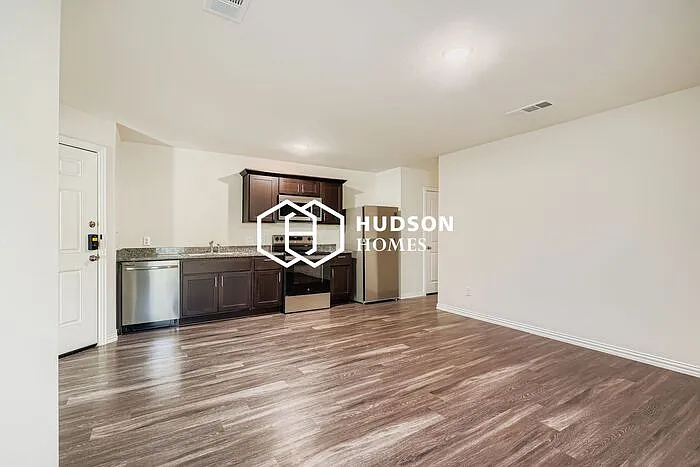 3 bed, 2.0 bath, 980 sqft, $1,149 — Photo 4
