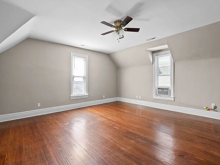 Marion St - 117 — Photo 9