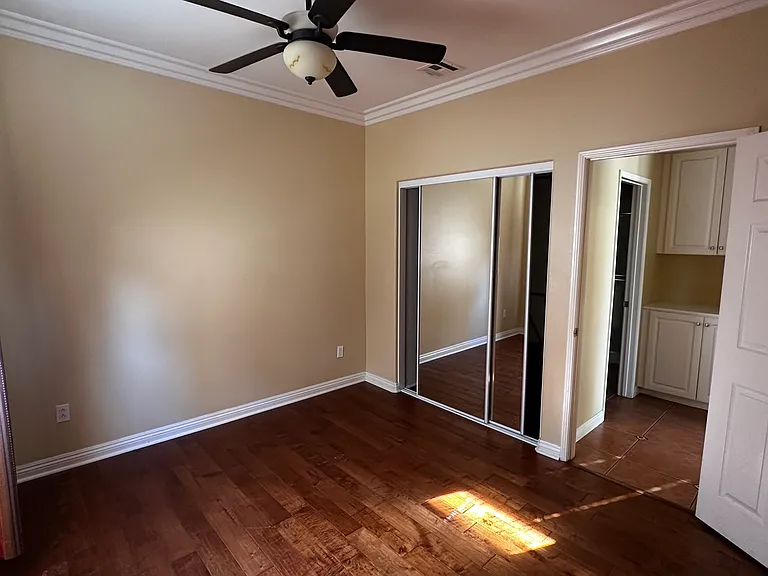 894 Sausalito Dr — Photo 2
