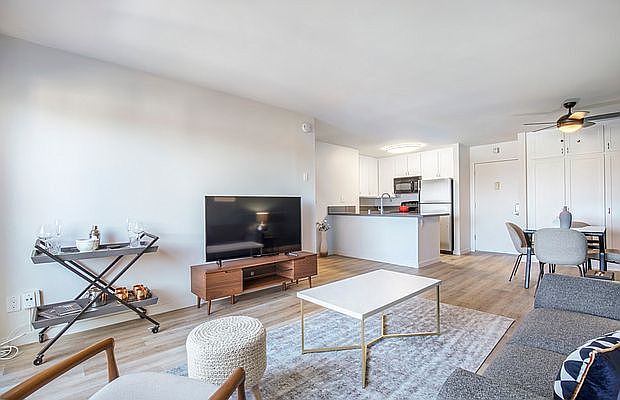 1st image of 160 E 36th St #3